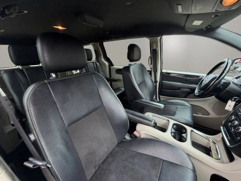 Used 2020 Dodge Grand Caravan SXT FWD image 12