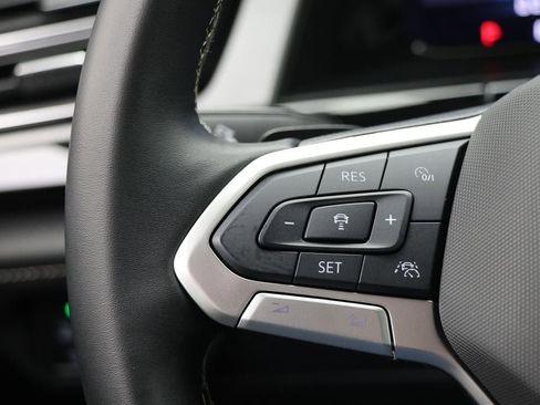 Used 2025 Volkswagen Atlas Cross Sport SE image 20