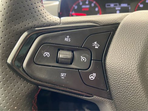 Used 2024 Chevrolet Trax RS w/ Sunroof Package image 19