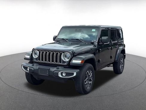 Used 2025 Jeep Wrangler Unlimited Sahara AWD/4WD image 5