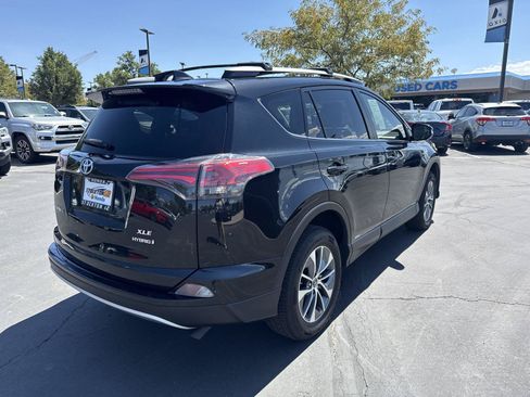 Used 2018 Toyota RAV4 XLE AWD/4WD image 5