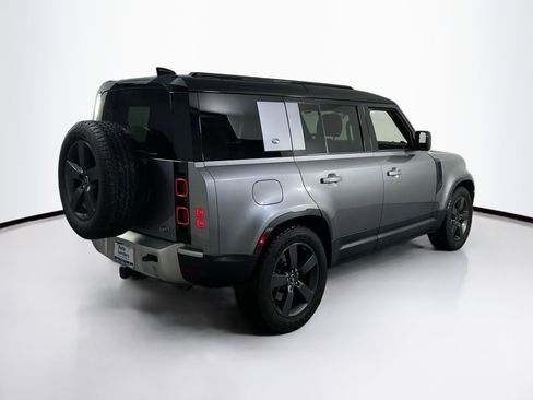 Used 2020 Land Rover Defender 110 SE image 5