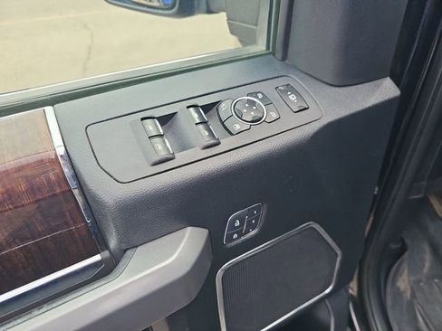 Used 2017 Ford F250 Platinum w/ Platinum Ultimate Package image 22