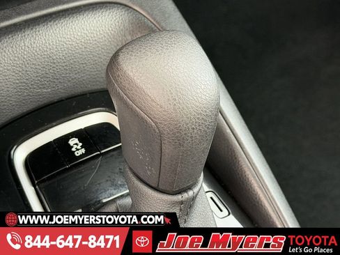 Used 2025 Toyota Corolla LE image 24