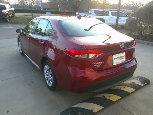 Used 2023 Toyota Corolla LE image 9