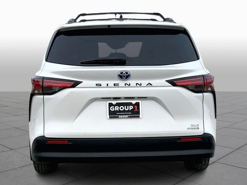 Used 2022 Toyota Sienna XLE image 7