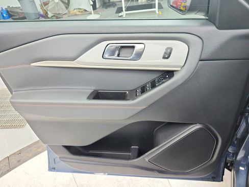 New 2026 Ford Explorer Active w/ Active Comfort Package RWD image 32