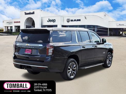 Used 2022 Chevrolet Suburban LT w/ Luxury Package image 7