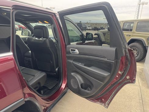 Used 2021 Jeep Grand Cherokee Limited w/ Luxury Group II image 32