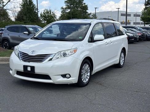 Used 2017 Toyota Sienna XLE FWD image 5