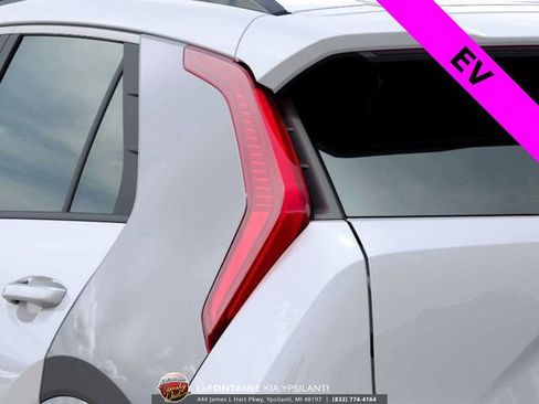 New 2025 Kia Niro Wave w/ Wave Preserve Package FWD image 11