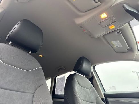 Used 2024 Volkswagen Taos SE image 29