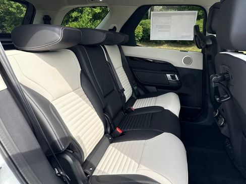 Used 2025 Land Rover Discovery S AWD/4WD image 18