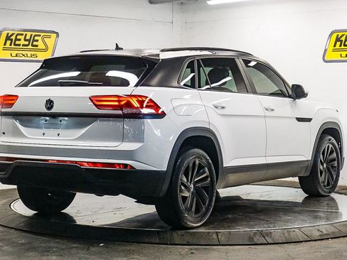 Used 2023 Volkswagen Atlas Cross Sport SE image 4