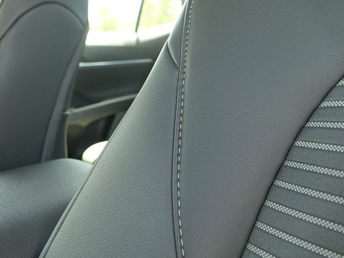 Used 2024 Toyota Camry SE FWD image 13