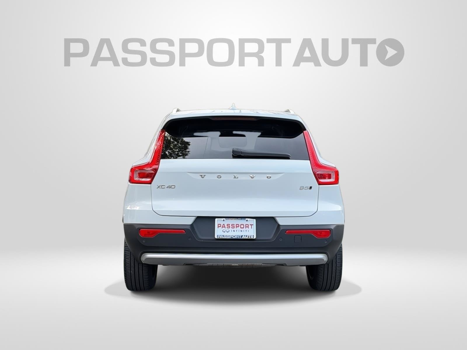 Used 2023 Volvo XC40 B5 Plus w/ Driver Assist Package AWD/4WD image 5