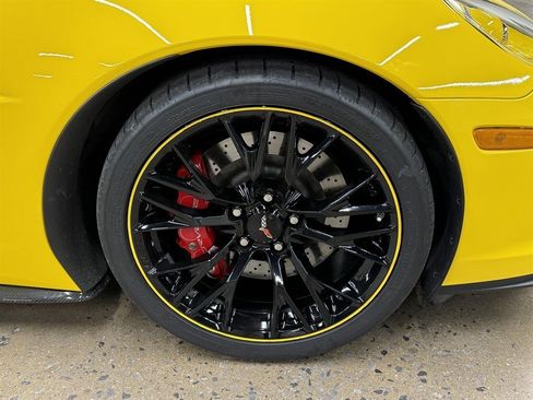 Used 2006 Chevrolet Corvette Z06 w/ Preferred Equipment Group RWD image 19