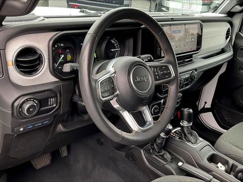 Used 2024 Jeep Wrangler Unlimited Sahara image 13