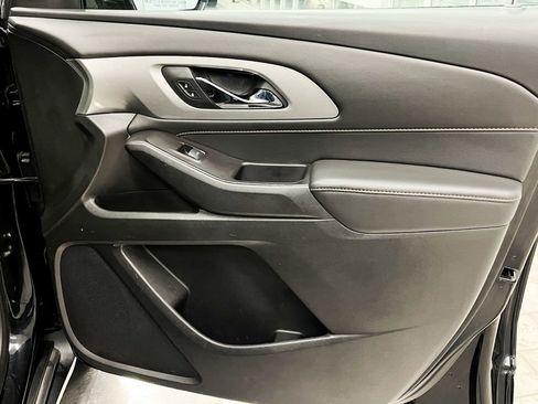 Used 2020 Chevrolet Traverse LT image 32