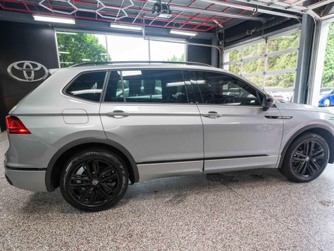 Used 2022 Volkswagen Tiguan SE R-Line AWD/4WD image 4