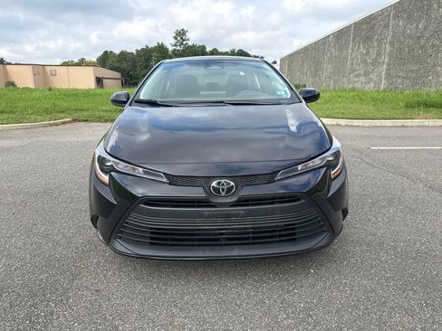 Used 2025 Toyota Corolla LE FWD image 2