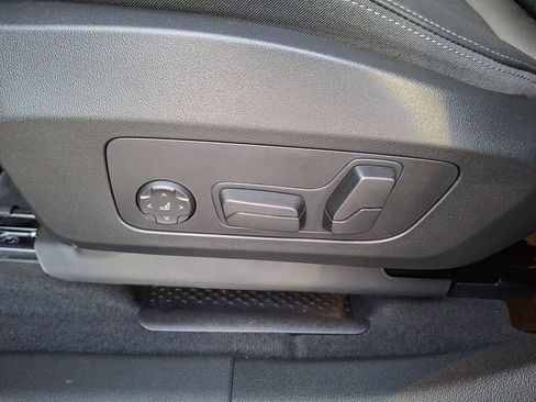 Used 2025 BMW X2 xDrive28i w/ Premium Package image 10