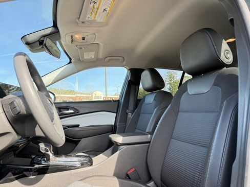 Used 2025 Chevrolet Trax LT image 25