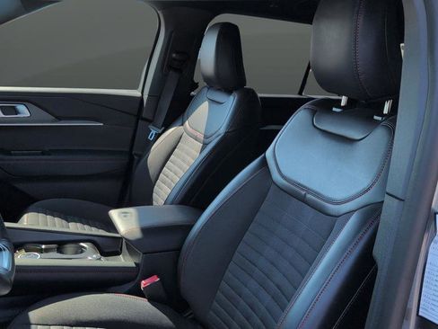 Used 2025 Ford Explorer ST-Line w/ ST-Line Street Pack image 14