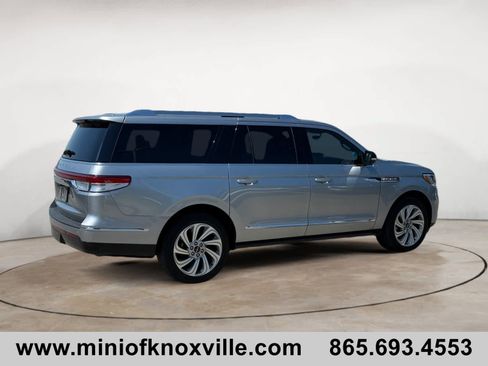 Used 2024 Lincoln Navigator L Reserve AWD/4WD image 3