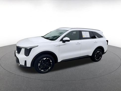 Used 2024 Kia Sorento S image 8