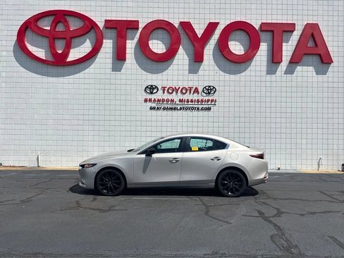 Used 2024 MAZDA MAZDA3 s FWD image 5