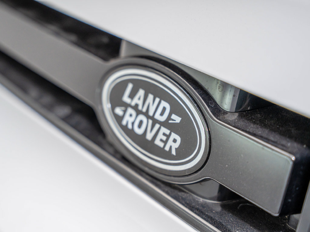 New 2026 Land Rover Defender 90 V8 AWD/4WD image 3