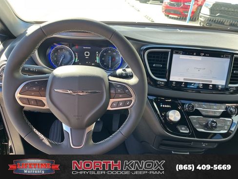 New 2026 Chrysler Voyager LX image 7