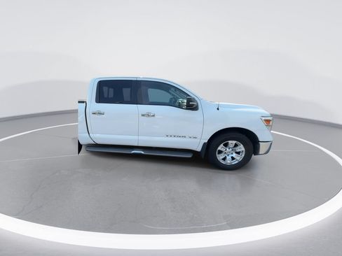 Used 2018 Nissan Titan SV RWD image 9