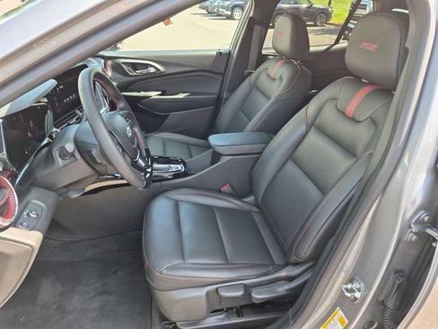 Used 2024 Chevrolet Trax RS w/ Sunroof Package FWD image 21