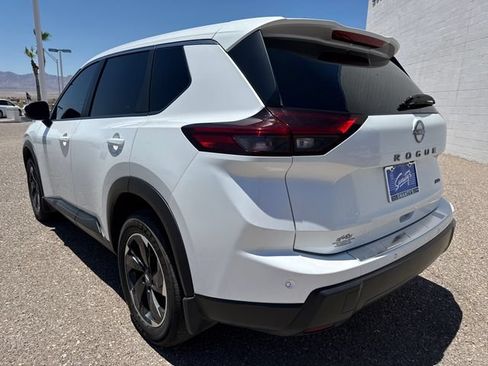Used 2025 Nissan Rogue SV AWD/4WD image 3