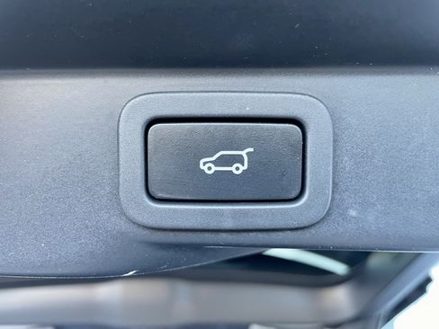 Certified 2022 Land Rover Range Rover Sport HSE Silver Edition image 38