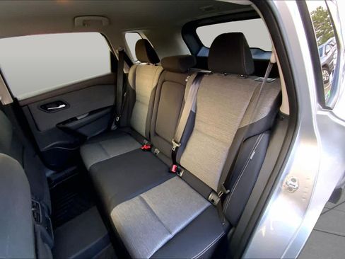 Used 2022 Nissan Rogue SV FWD image 18