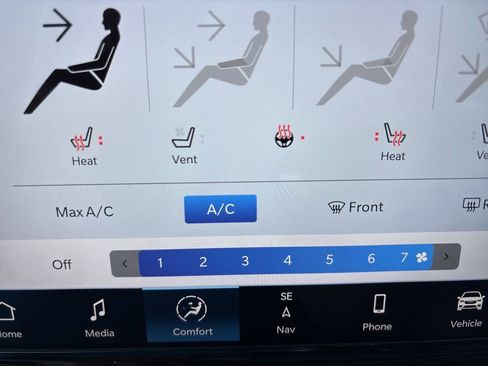 Used 2025 Chrysler Pacifica Limited FWD image 36