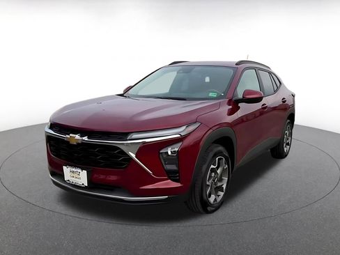 Used 2025 Chevrolet Trax LT image 7