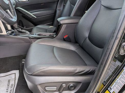 Used 2022 Toyota Corolla Cross XLE AWD/4WD image 15