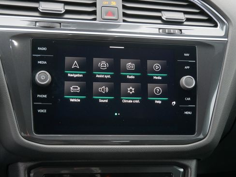 Used 2022 Volkswagen Tiguan SEL R-Line image 22