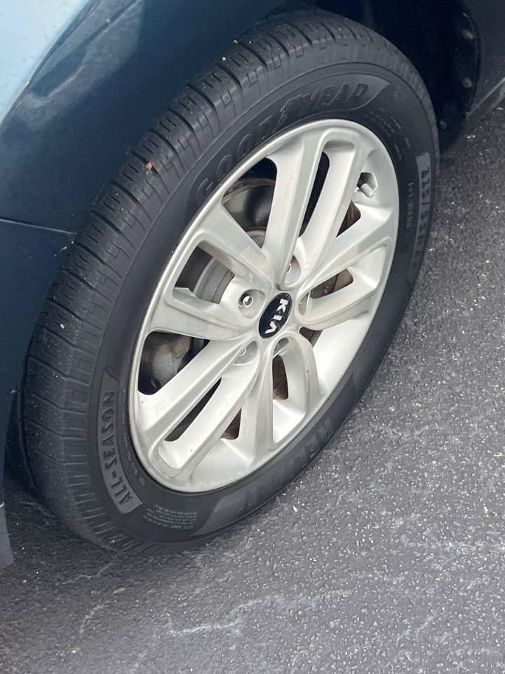 Used 2017 Kia Soul + FWD image 5