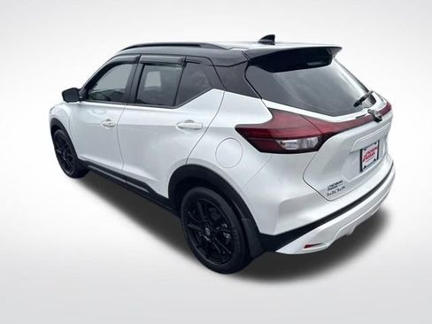 Used 2024 Nissan Kicks SR image 3
