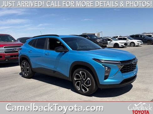 Used 2025 Chevrolet Trax RS w/ Driver Confidence Package FWD image 1