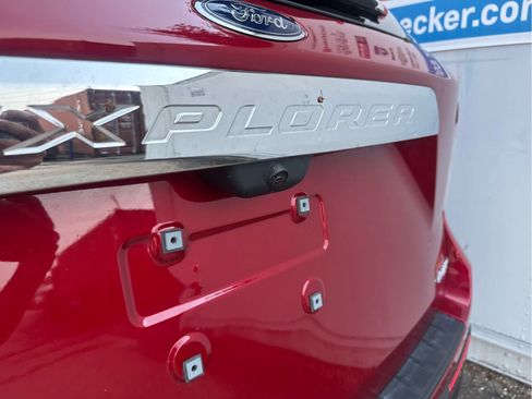 Used 2023 Ford Explorer XLT AWD/4WD image 18