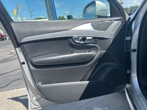 Used 2021 Volvo XC90 T5 Momentum w/ Protection Package Premier AWD/4WD image 9