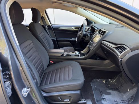 Used 2019 Ford Fusion SE image 14