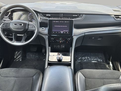 Used 2025 Jeep Grand Cherokee Altitude image 13