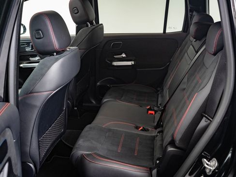 Used 2024 Mercedes-Benz GLB 250 4MATIC image 36